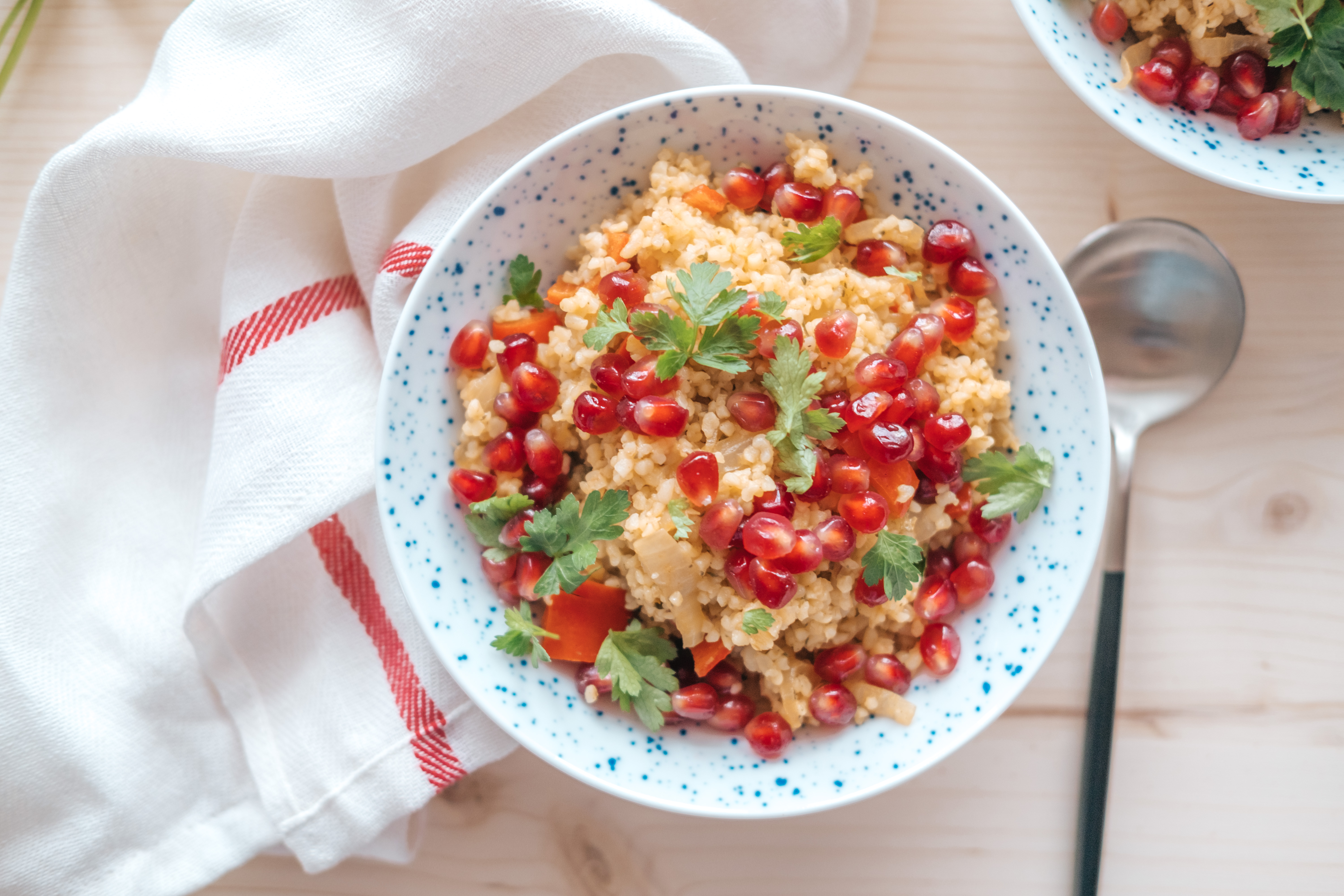 https://www.yuzubakes.com/sites/yuzubakes.com/files/featured-images/delicious-barley-salad-with-pomegranate-seeds.jpg