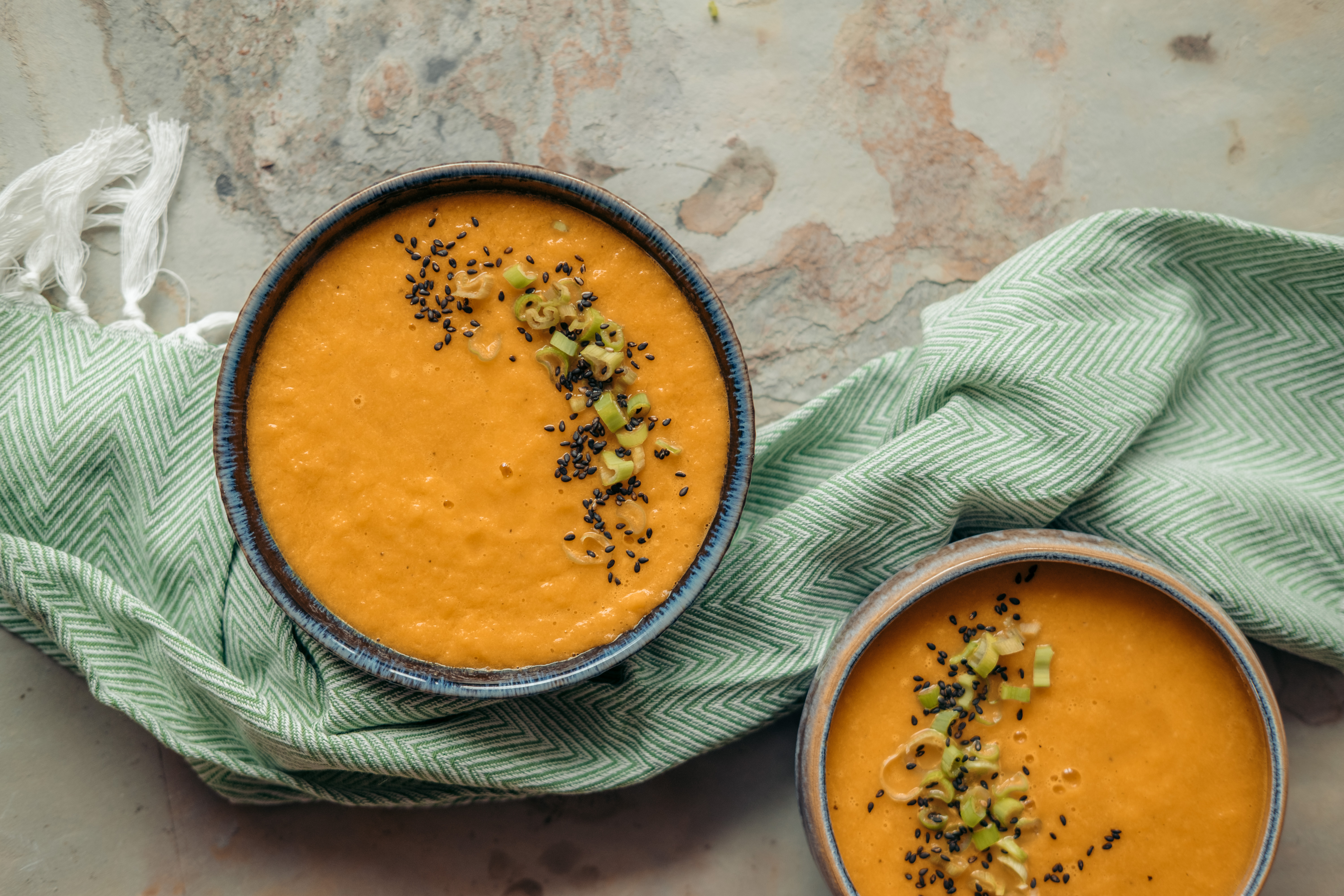 https://www.yuzubakes.com/sites/yuzubakes.com/files/featured-images/fresh-carrot-ginger-soup-served-in-nordic-bowls.jpg
