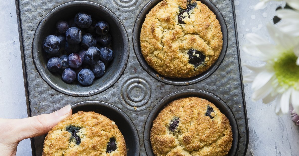 Quick and easy blueberry vegan muffins | Yuzu Bakes