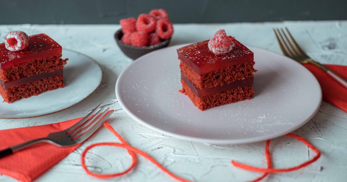 Red velvet Valentine cake | Yuzu Bakes