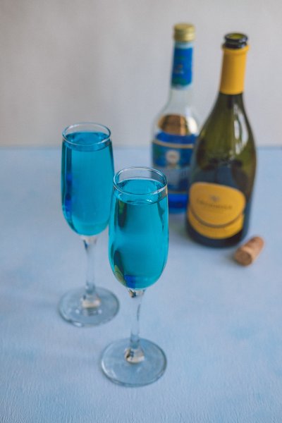 Blue Mimosa Tiffany Mimosa in two prosecco glasses