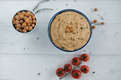 Quick and easy Hummus without tahini Recipe | Yuzu Bakes