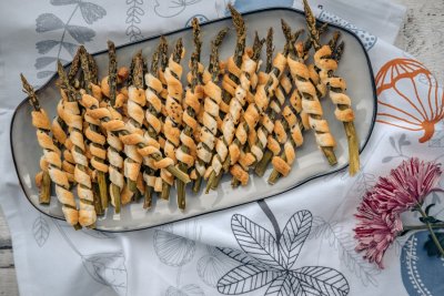 Puff pastry asparagus appetizer