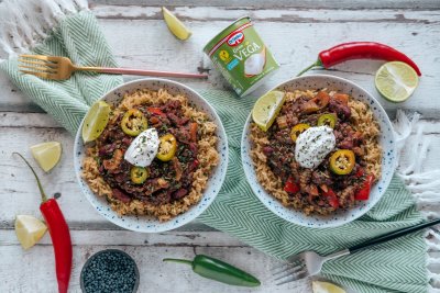 Vegan chili sin carne served in two beautiful bowls