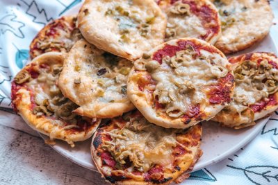 homemade mini pizzas for dinner parties