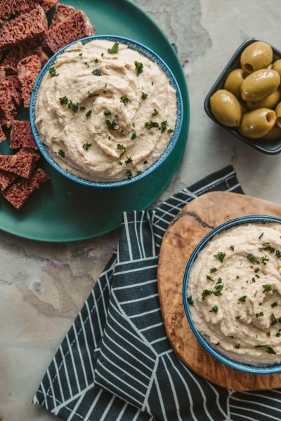 How to make delicious butter bean dip and serve it for social events