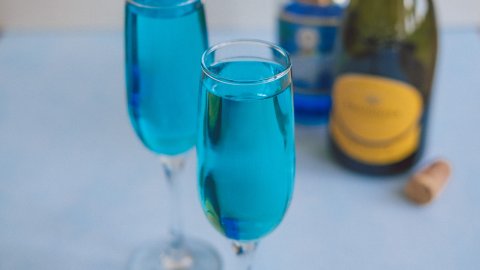 Blue Mimosa Tiffany Mimosa in two prosecco glasses