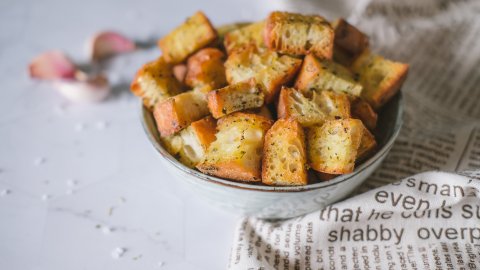 Delicious crusty vegan croutons with olive oil and herbs