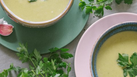 Delicious vegan Broccoli Soup served in two bowls