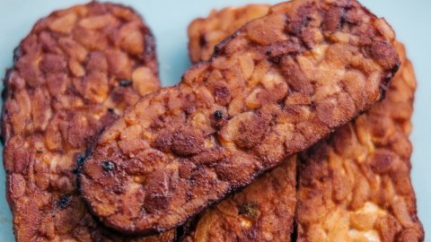 Tempeh vegan bacon crispy and baked to perfection