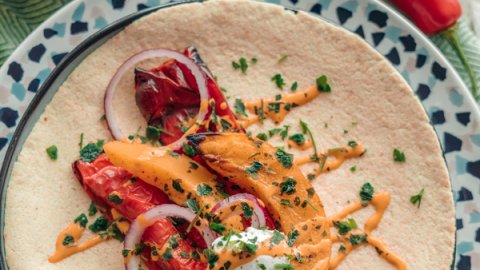 Pumpkin tacos with red pepper and vegan sour cream