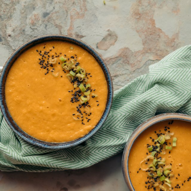 Easy Roasted Carrot Ginger Soup